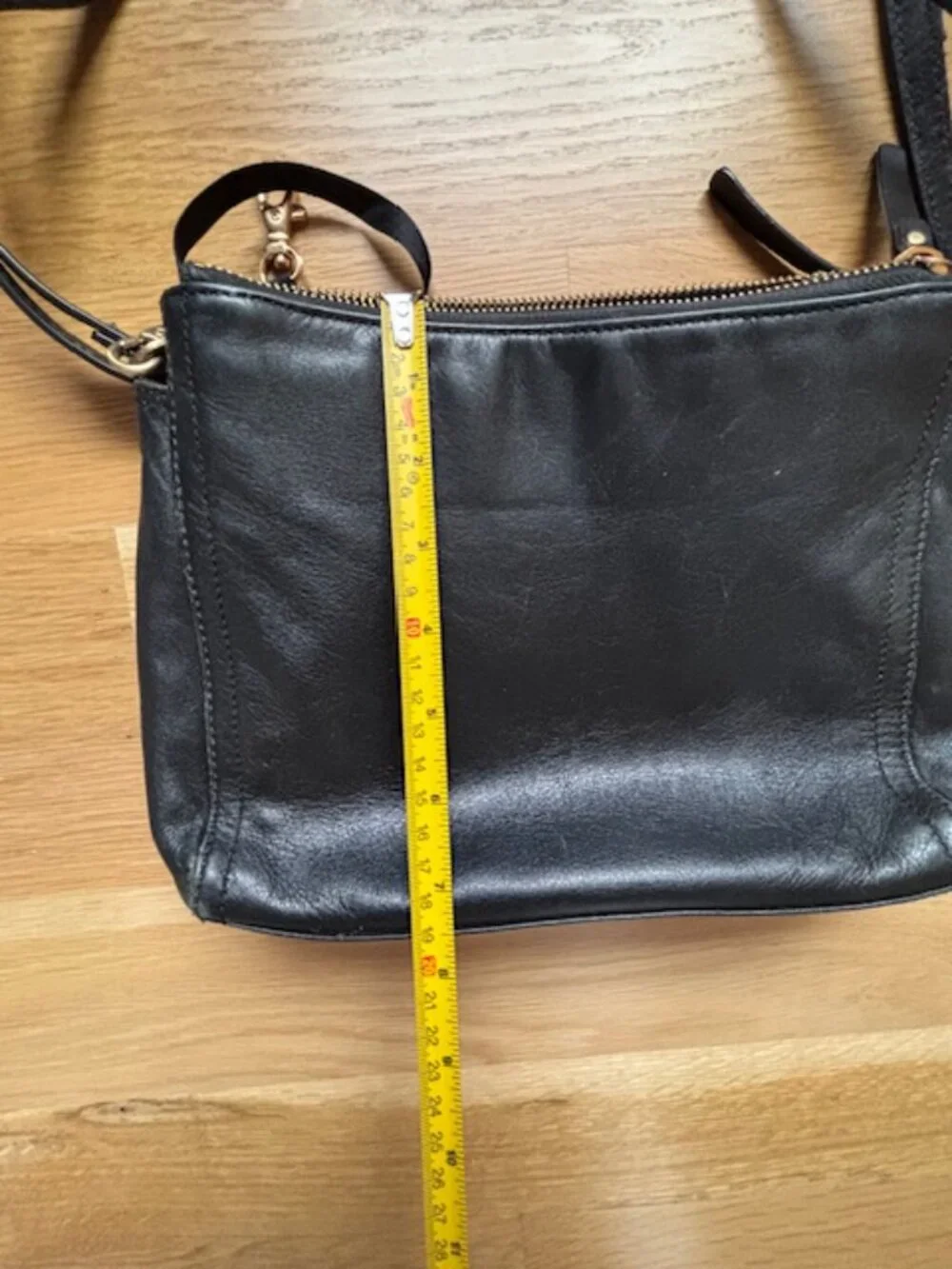 Lo & Sons Pearl Convertible Crossbody Bag - Picture 8 of 9